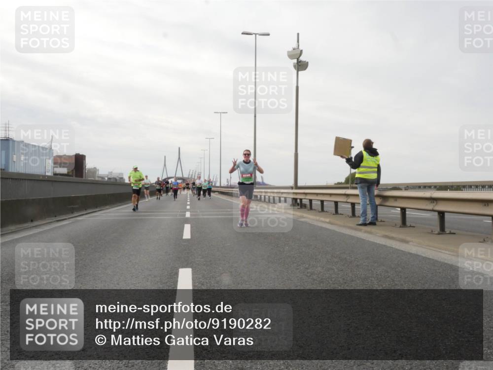03.10.2025 - Köhlbrandbrückenlauf Matties Gatica Varas http://msf.ph/oto/9190282 03.10.2025 16:01:36 Position 3  meine-sportfotos.de
