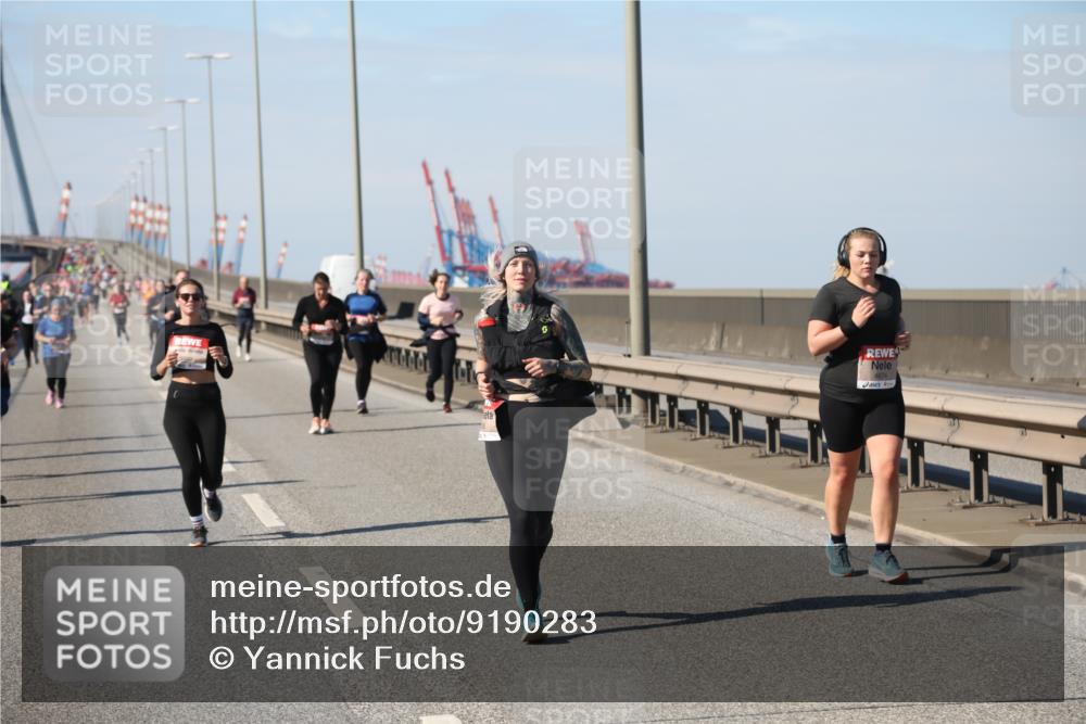 03.10.2025 - Köhlbrandbrückenlauf Yannick Fuchs http://msf.ph/oto/9190283 03.10.2025 12:10:10 Position 3 4674 meine-sportfotos.de