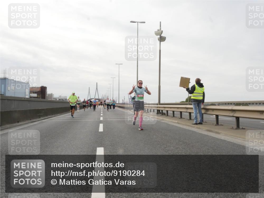 03.10.2025 - Köhlbrandbrückenlauf Matties Gatica Varas http://msf.ph/oto/9190284 03.10.2025 16:01:36 Position 3  meine-sportfotos.de