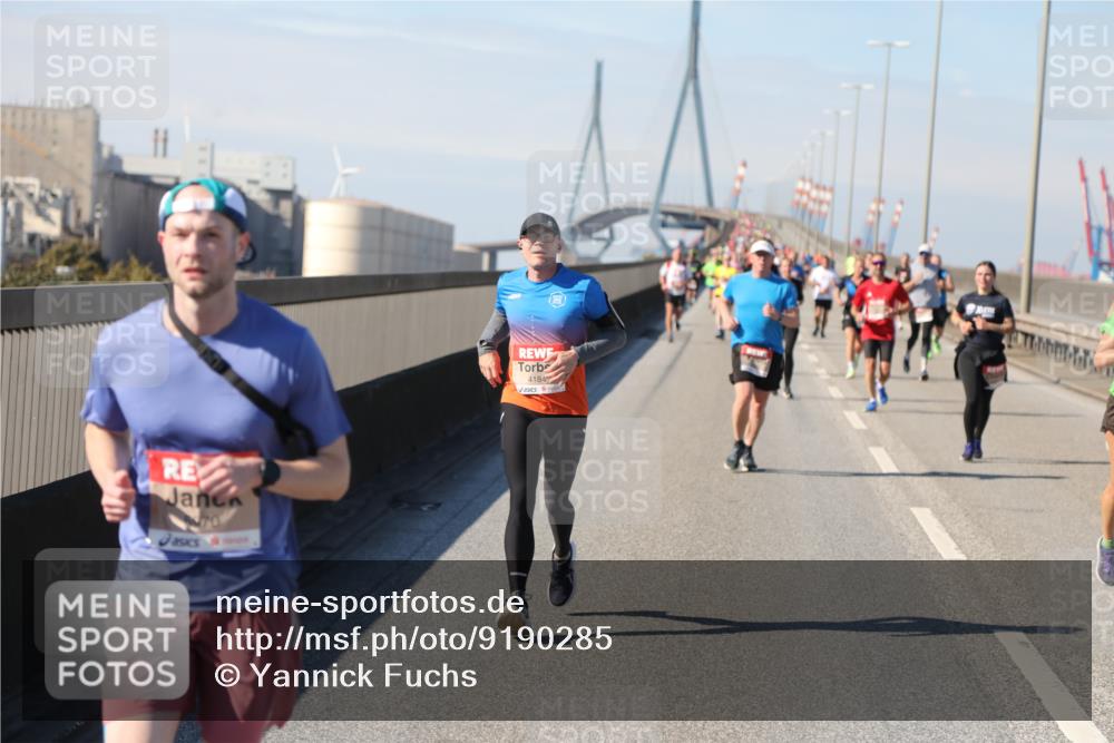 03.10.2025 - Köhlbrandbrückenlauf Yannick Fuchs http://msf.ph/oto/9190285 03.10.2025 11:50:21 Position 3 70, 4184 meine-sportfotos.de