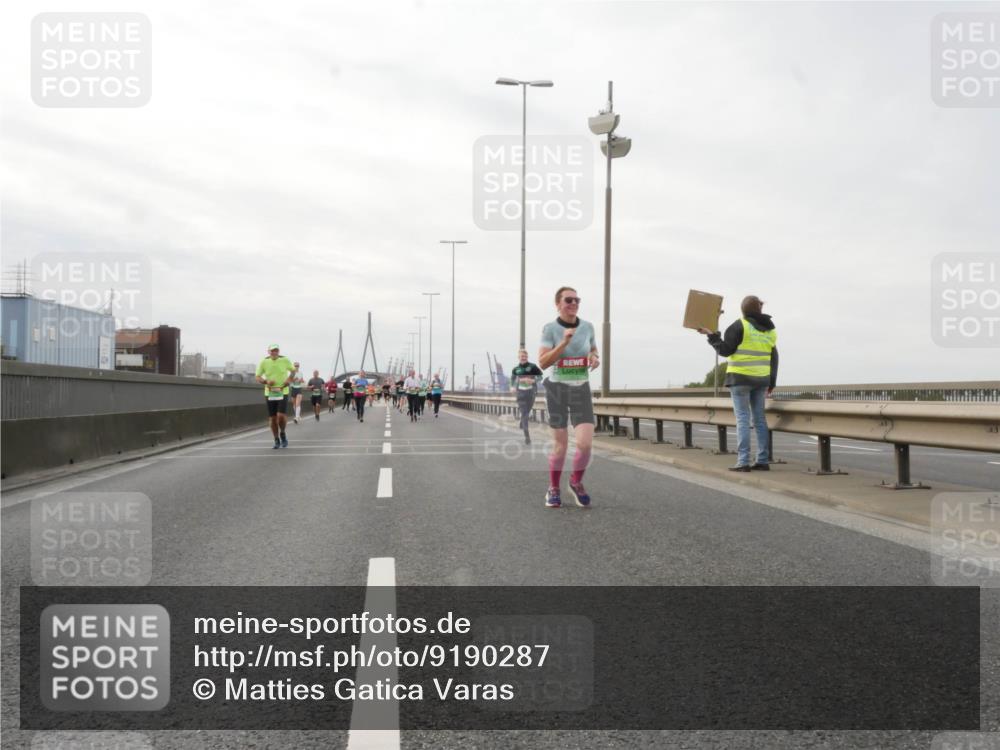 03.10.2025 - Köhlbrandbrückenlauf Matties Gatica Varas http://msf.ph/oto/9190287 03.10.2025 16:01:37 Position 3  meine-sportfotos.de