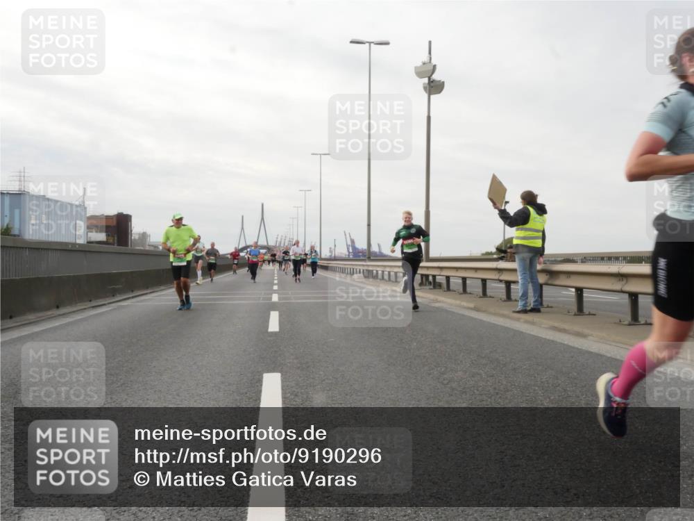 03.10.2025 - Köhlbrandbrückenlauf Matties Gatica Varas http://msf.ph/oto/9190296 03.10.2025 16:01:38 Position 3  meine-sportfotos.de