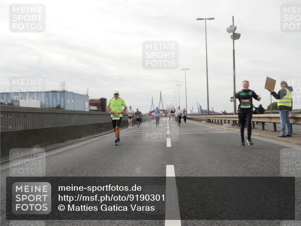 03.10.2025 - Köhlbrandbrückenlauf Matties Gatica Varas http://msf.ph/oto/9190301 03.10.2025 16:01:39 Position 3  meine-sportfotos.de