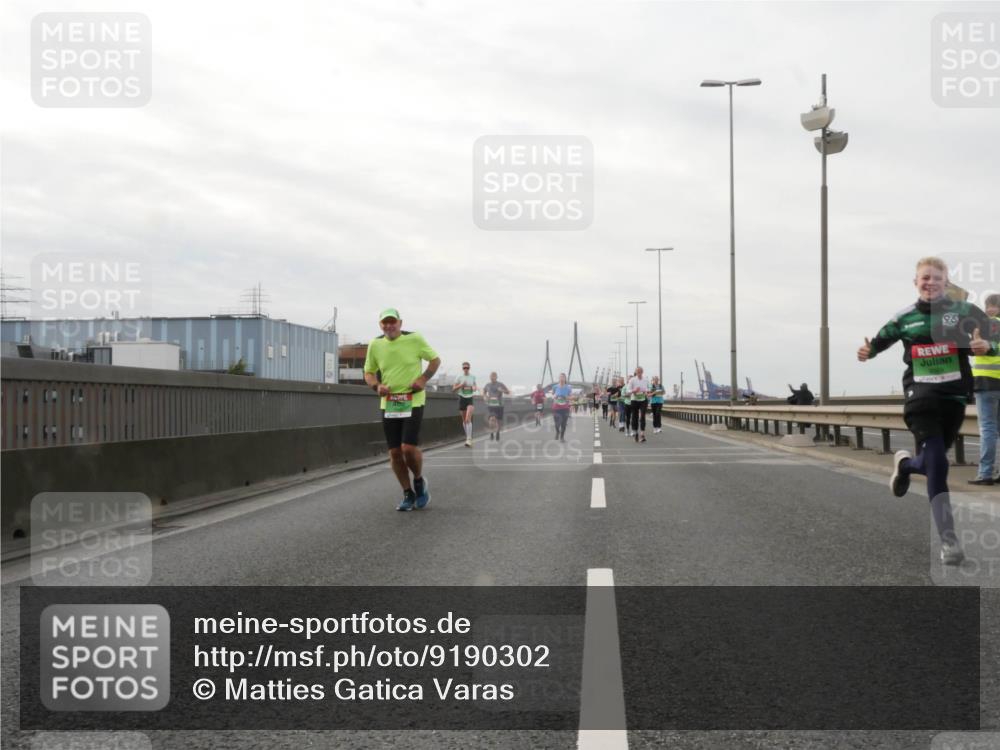 03.10.2025 - Köhlbrandbrückenlauf Matties Gatica Varas http://msf.ph/oto/9190302 03.10.2025 16:01:40 Position 3 96 meine-sportfotos.de