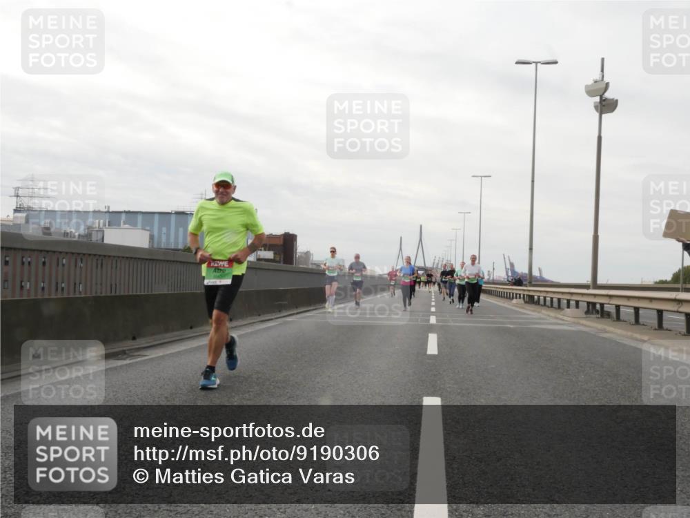 03.10.2025 - Köhlbrandbrückenlauf Matties Gatica Varas http://msf.ph/oto/9190306 03.10.2025 16:01:41 Position 3  meine-sportfotos.de