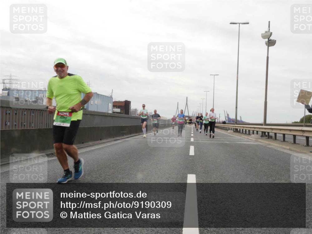 03.10.2025 - Köhlbrandbrückenlauf Matties Gatica Varas http://msf.ph/oto/9190309 03.10.2025 16:01:41 Position 3  meine-sportfotos.de