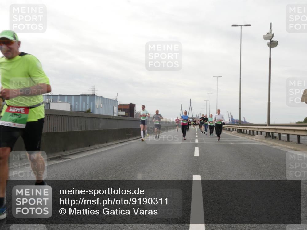 03.10.2025 - Köhlbrandbrückenlauf Matties Gatica Varas http://msf.ph/oto/9190311 03.10.2025 16:01:42 Position 3  meine-sportfotos.de