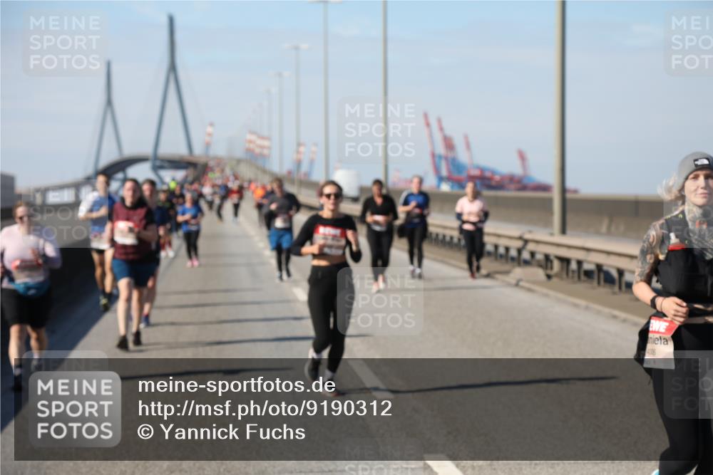 03.10.2025 - Köhlbrandbrückenlauf Yannick Fuchs http://msf.ph/oto/9190312 03.10.2025 12:10:12 Position 3 4006 meine-sportfotos.de