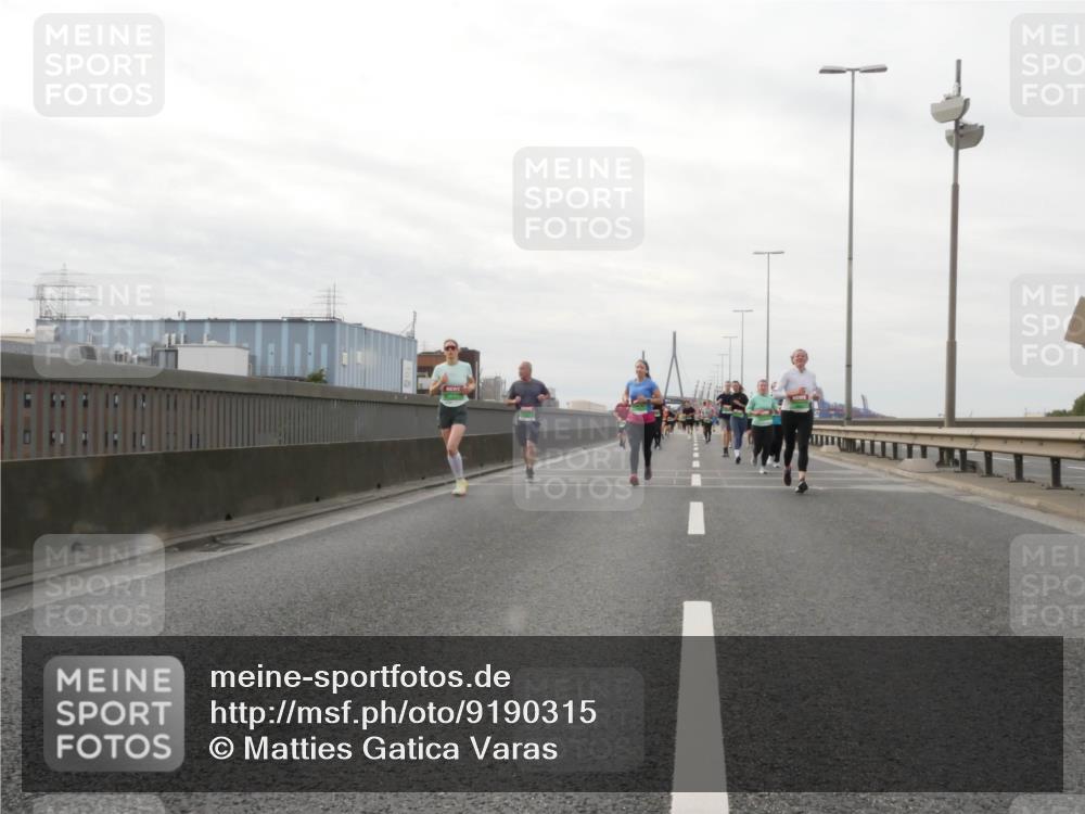 03.10.2025 - Köhlbrandbrückenlauf Matties Gatica Varas http://msf.ph/oto/9190315 03.10.2025 16:01:43 Position 3  meine-sportfotos.de