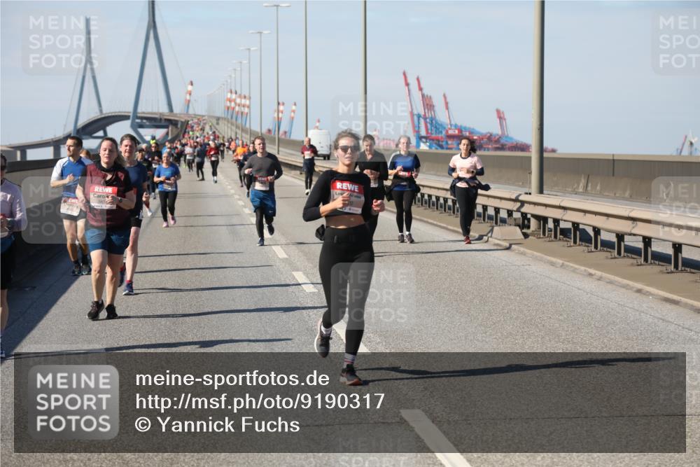 03.10.2025 - Köhlbrandbrückenlauf Yannick Fuchs http://msf.ph/oto/9190317 03.10.2025 12:10:12 Position 3  meine-sportfotos.de