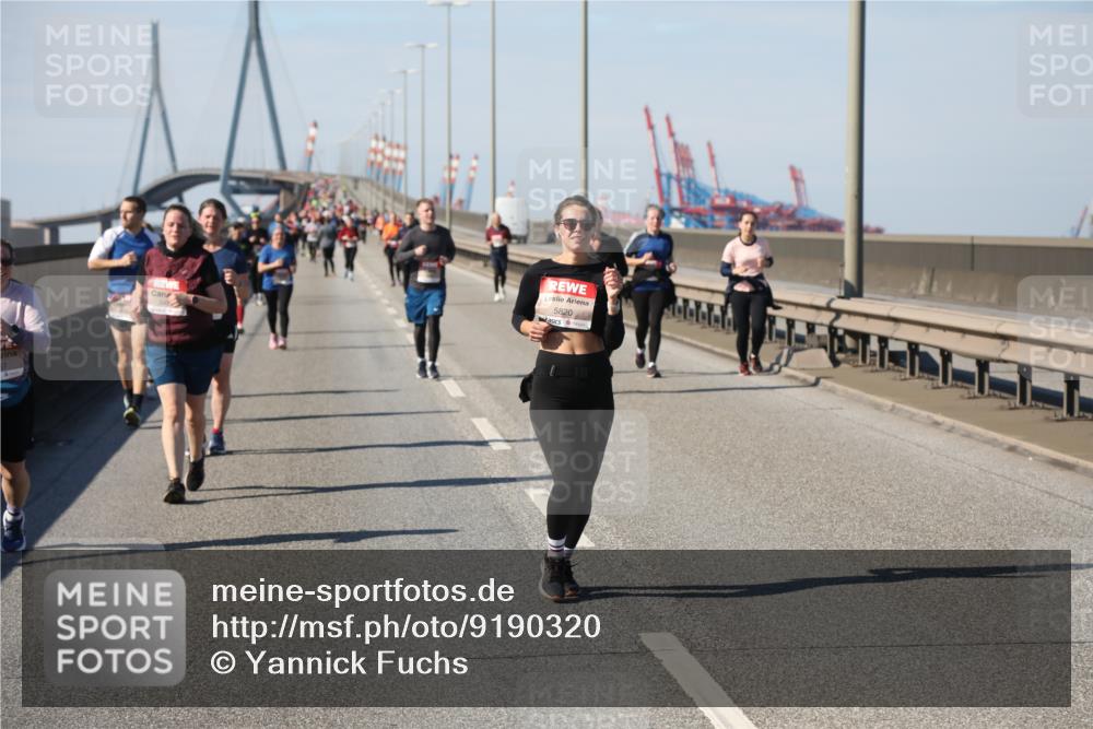 03.10.2025 - Köhlbrandbrückenlauf Yannick Fuchs http://msf.ph/oto/9190320 03.10.2025 12:10:13 Position 3 5820 meine-sportfotos.de