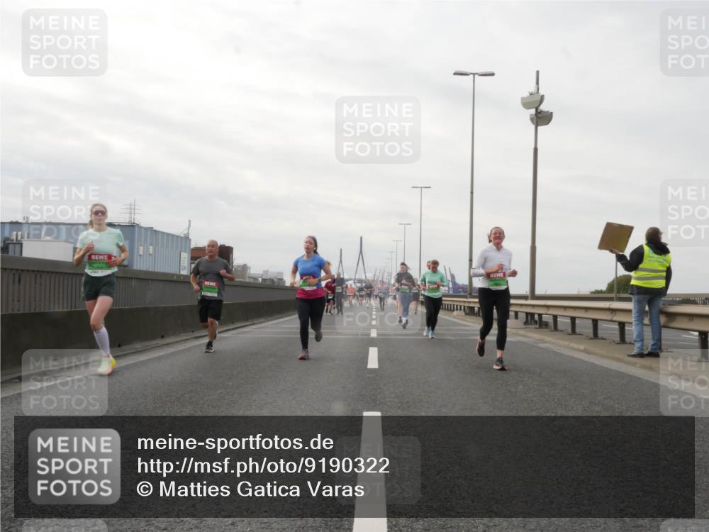 03.10.2025 - Köhlbrandbrückenlauf Matties Gatica Varas http://msf.ph/oto/9190322 03.10.2025 16:01:44 Position 3  meine-sportfotos.de