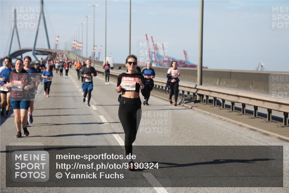 03.10.2025 - Köhlbrandbrückenlauf Yannick Fuchs http://msf.ph/oto/9190324 03.10.2025 12:10:13 Position 3 5820 meine-sportfotos.de