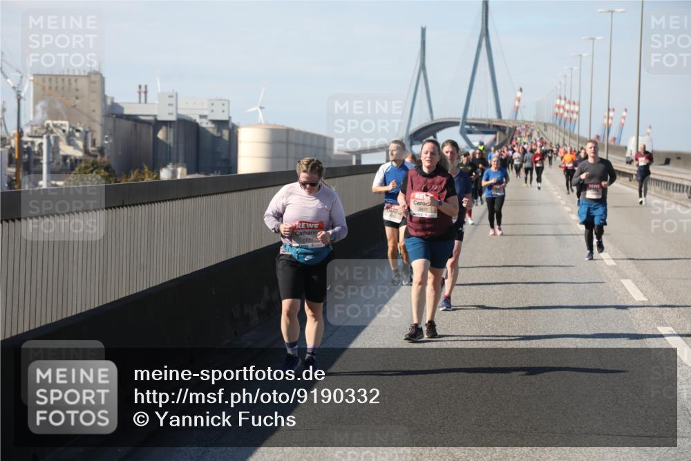 03.10.2025 - Köhlbrandbrückenlauf Yannick Fuchs http://msf.ph/oto/9190332 03.10.2025 12:10:13 Position 3 5557, 5437 meine-sportfotos.de