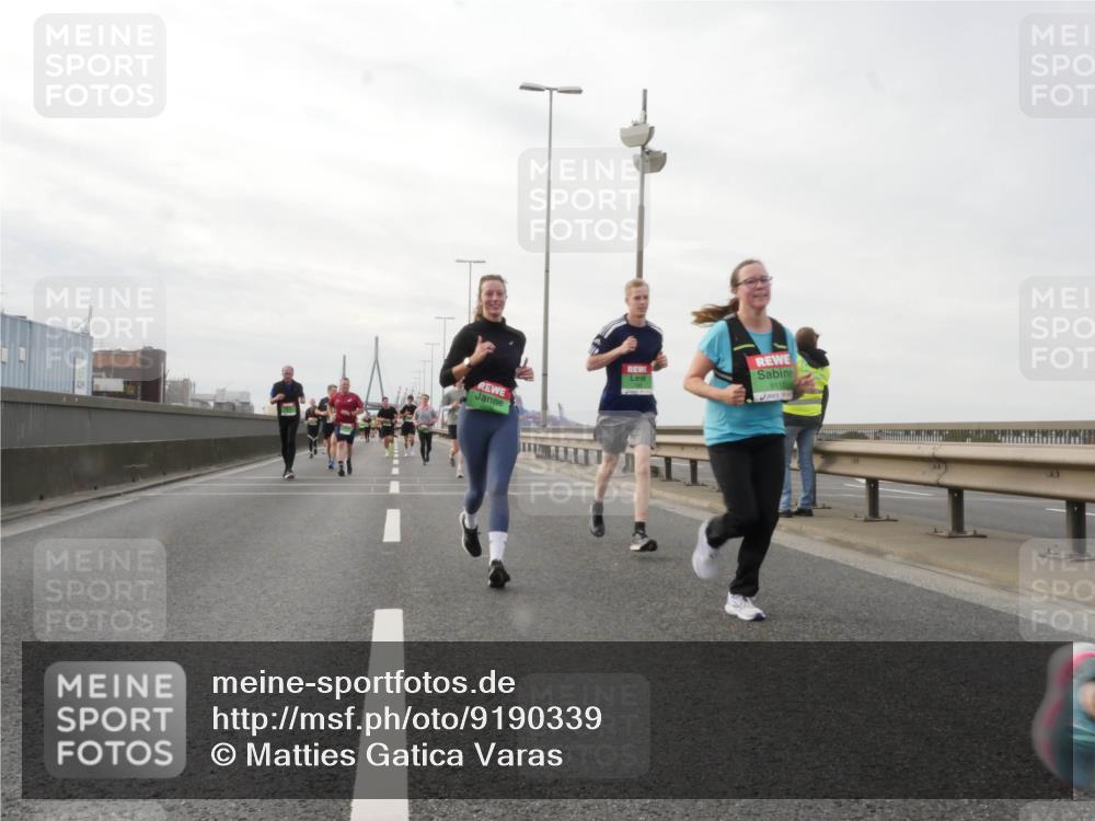 03.10.2025 - Köhlbrandbrückenlauf Matties Gatica Varas http://msf.ph/oto/9190339 03.10.2025 16:01:48 Position 3 9117 meine-sportfotos.de