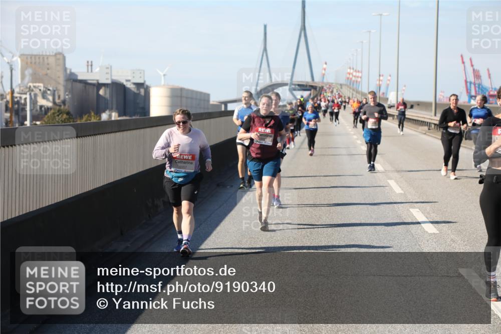 03.10.2025 - Köhlbrandbrückenlauf Yannick Fuchs http://msf.ph/oto/9190340 03.10.2025 12:10:14 Position 3 5557 meine-sportfotos.de
