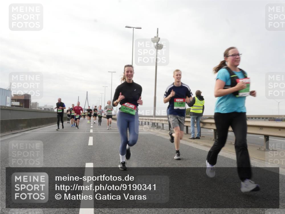 03.10.2025 - Köhlbrandbrückenlauf Matties Gatica Varas http://msf.ph/oto/9190341 03.10.2025 16:01:49 Position 3  meine-sportfotos.de