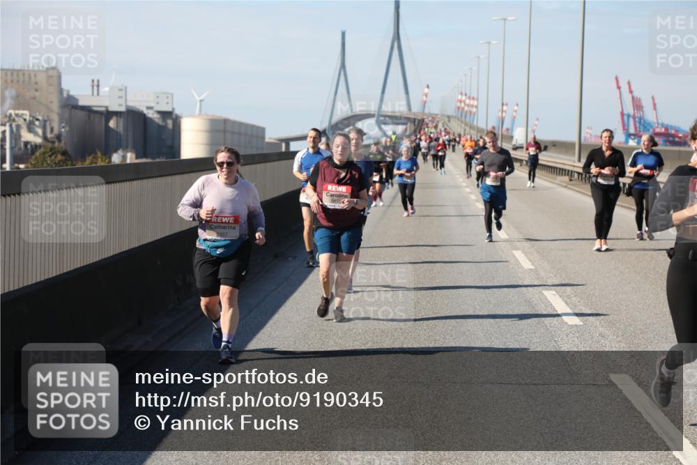 03.10.2025 - Köhlbrandbrückenlauf Yannick Fuchs http://msf.ph/oto/9190345 03.10.2025 12:10:14 Position 3 5557, 5437 meine-sportfotos.de