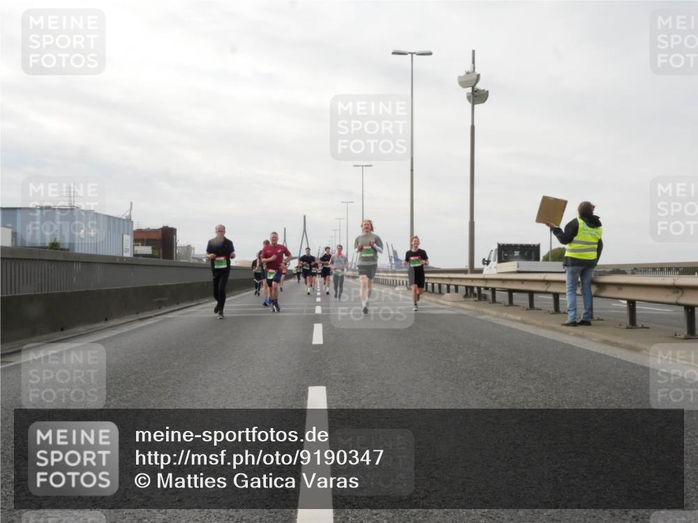 03.10.2025 - Köhlbrandbrückenlauf Matties Gatica Varas http://msf.ph/oto/9190347 03.10.2025 16:01:50 Position 3  meine-sportfotos.de