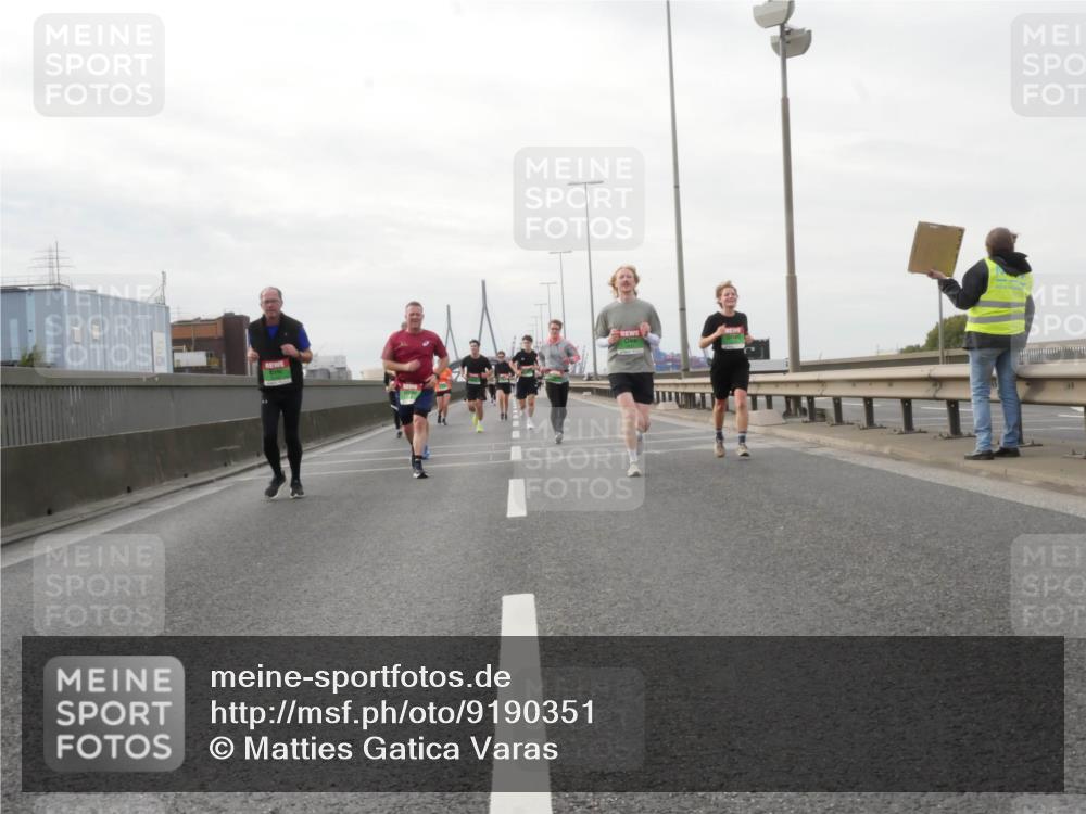 03.10.2025 - Köhlbrandbrückenlauf Matties Gatica Varas http://msf.ph/oto/9190351 03.10.2025 16:01:51 Position 3  meine-sportfotos.de