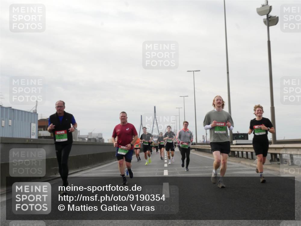 03.10.2025 - Köhlbrandbrückenlauf Matties Gatica Varas http://msf.ph/oto/9190354 03.10.2025 16:01:51 Position 3  meine-sportfotos.de