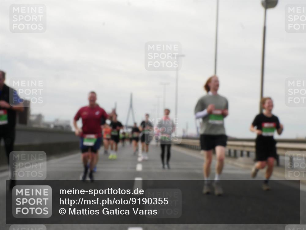 03.10.2025 - Köhlbrandbrückenlauf Matties Gatica Varas http://msf.ph/oto/9190355 03.10.2025 16:01:52 Position 3  meine-sportfotos.de