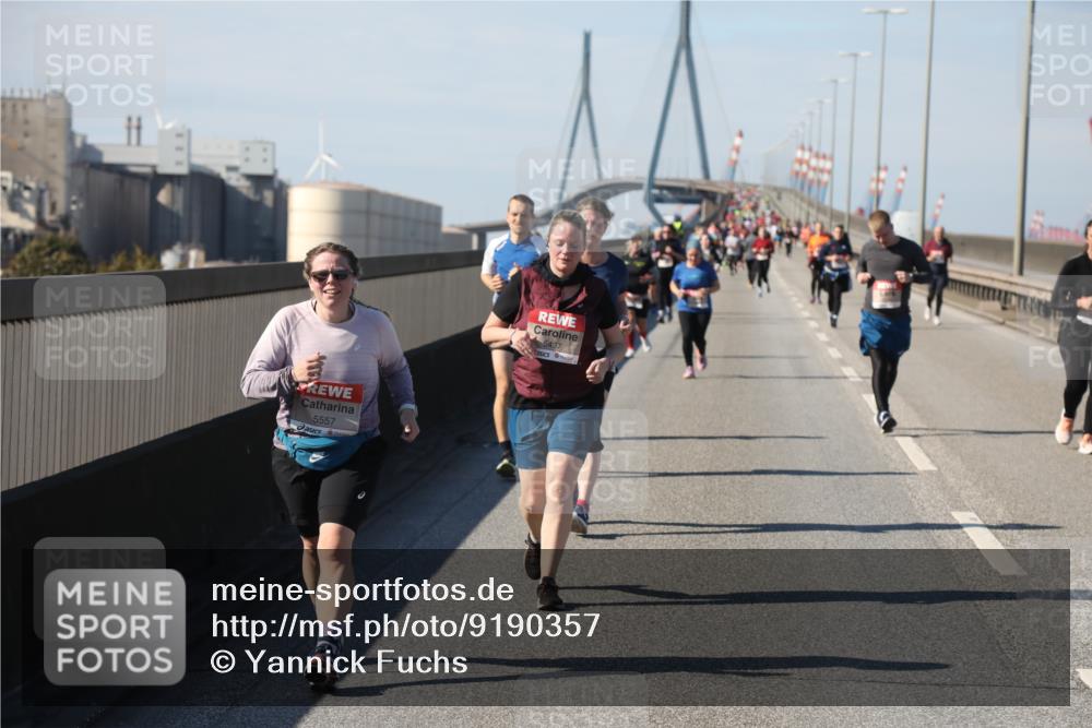 03.10.2025 - Köhlbrandbrückenlauf Yannick Fuchs http://msf.ph/oto/9190357 03.10.2025 12:10:15 Position 3 5557, 5437 meine-sportfotos.de