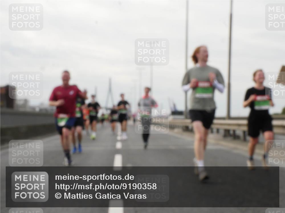03.10.2025 - Köhlbrandbrückenlauf Matties Gatica Varas http://msf.ph/oto/9190358 03.10.2025 16:01:52 Position 3 11 meine-sportfotos.de