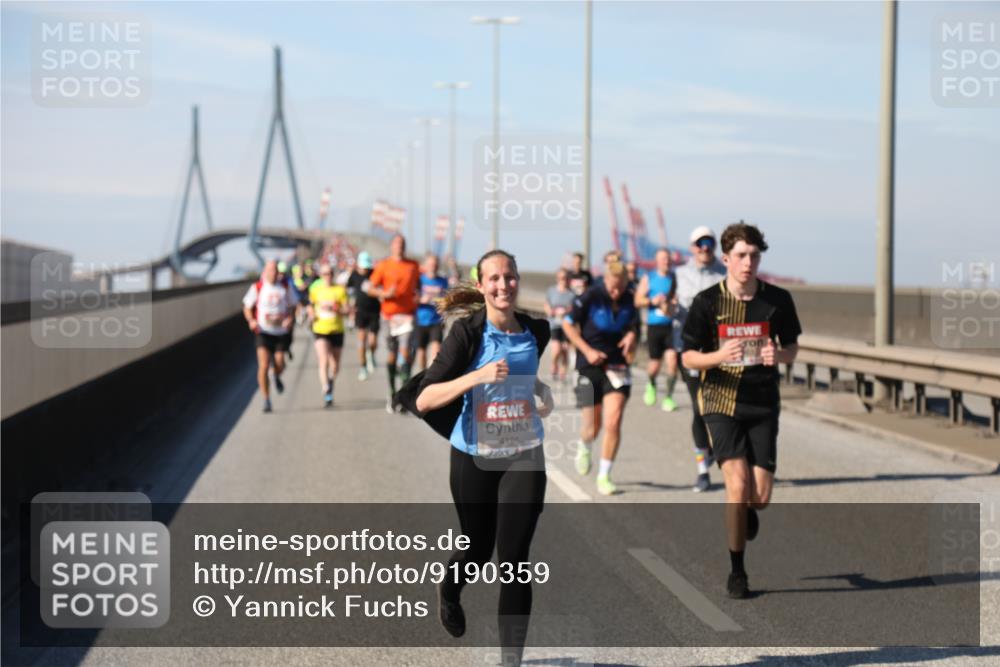 03.10.2025 - Köhlbrandbrückenlauf Yannick Fuchs http://msf.ph/oto/9190359 03.10.2025 11:50:29 Position 3 4195 meine-sportfotos.de