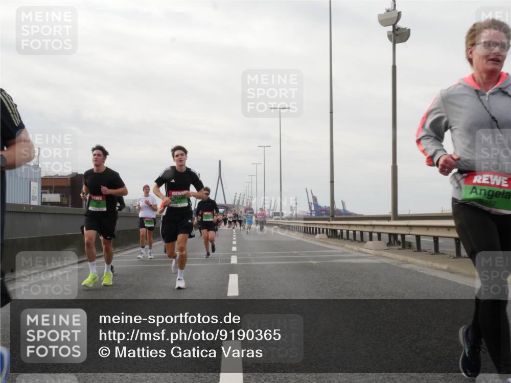 03.10.2025 - Köhlbrandbrückenlauf Matties Gatica Varas http://msf.ph/oto/9190365 03.10.2025 16:01:56 Position 3 482 meine-sportfotos.de