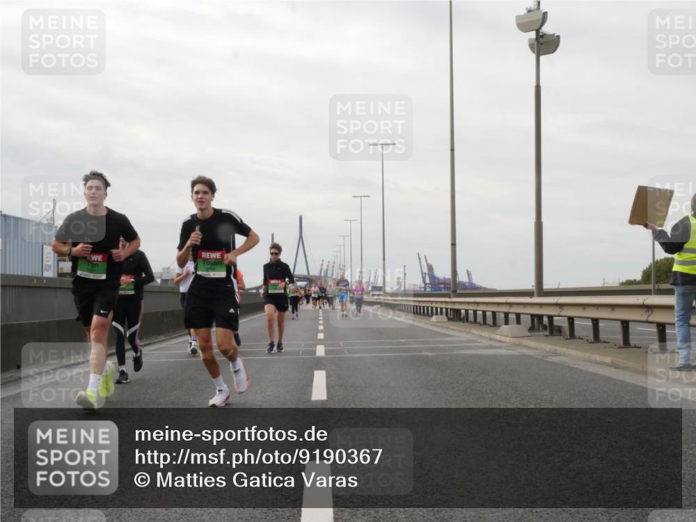 03.10.2025 - Köhlbrandbrückenlauf Matties Gatica Varas http://msf.ph/oto/9190367 03.10.2025 16:01:56 Position 3  meine-sportfotos.de