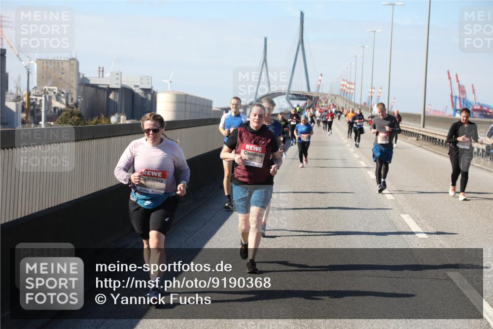 03.10.2025 - Köhlbrandbrückenlauf Yannick Fuchs http://msf.ph/oto/9190368 03.10.2025 12:10:15 Position 3 5557, 5437 meine-sportfotos.de