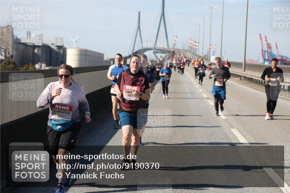 03.10.2025 - Köhlbrandbrückenlauf Yannick Fuchs http://msf.ph/oto/9190370 03.10.2025 12:10:15 Position 3 5557, 5437 meine-sportfotos.de