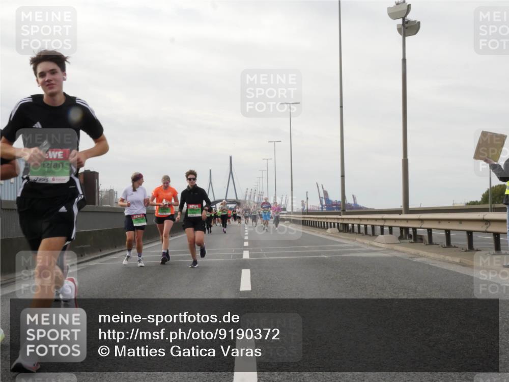 03.10.2025 - Köhlbrandbrückenlauf Matties Gatica Varas http://msf.ph/oto/9190372 03.10.2025 16:01:57 Position 3 9266 meine-sportfotos.de