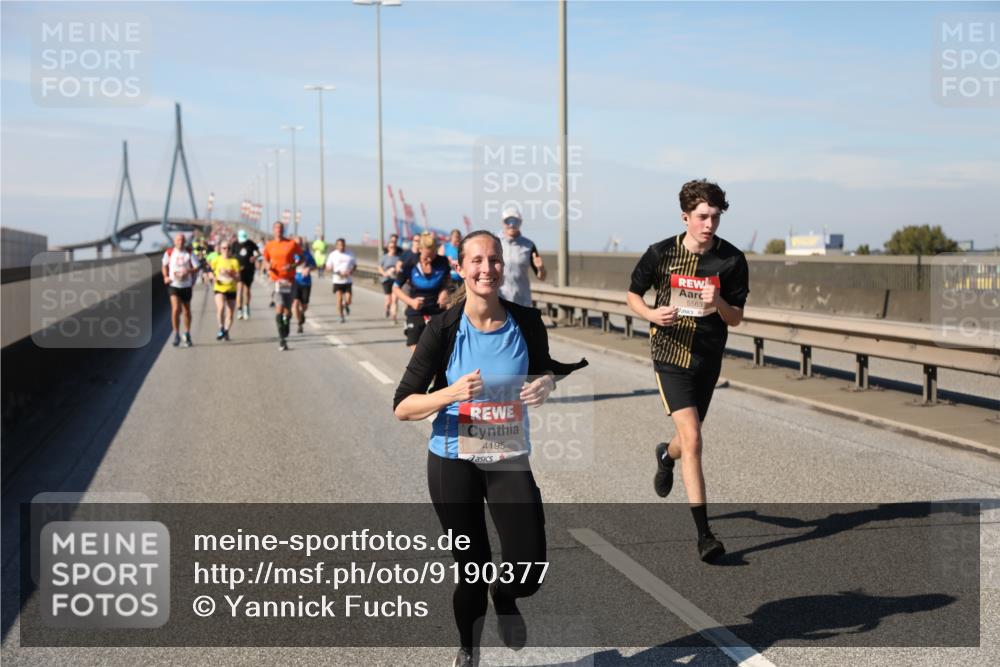 03.10.2025 - Köhlbrandbrückenlauf Yannick Fuchs http://msf.ph/oto/9190377 03.10.2025 11:50:30 Position 3 4195, 5563 meine-sportfotos.de