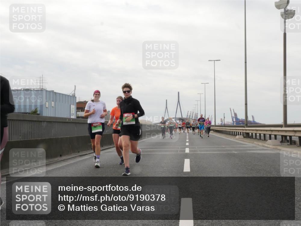 03.10.2025 - Köhlbrandbrückenlauf Matties Gatica Varas http://msf.ph/oto/9190378 03.10.2025 16:01:58 Position 3 14 meine-sportfotos.de
