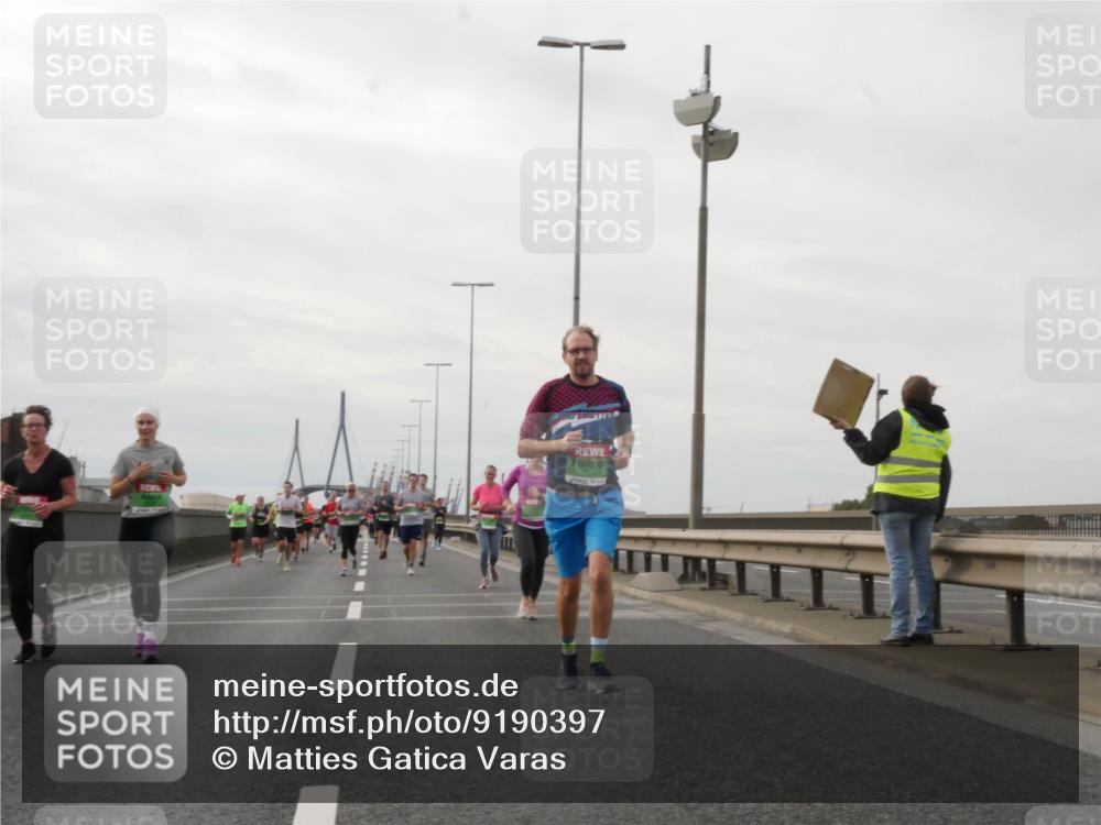 03.10.2025 - Köhlbrandbrückenlauf Matties Gatica Varas http://msf.ph/oto/9190397 03.10.2025 16:02:06 Position 3  meine-sportfotos.de
