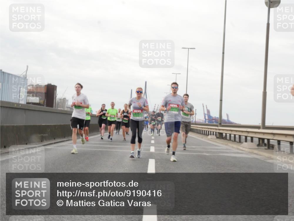 03.10.2025 - Köhlbrandbrückenlauf Matties Gatica Varas http://msf.ph/oto/9190416 03.10.2025 16:02:12 Position 3  meine-sportfotos.de