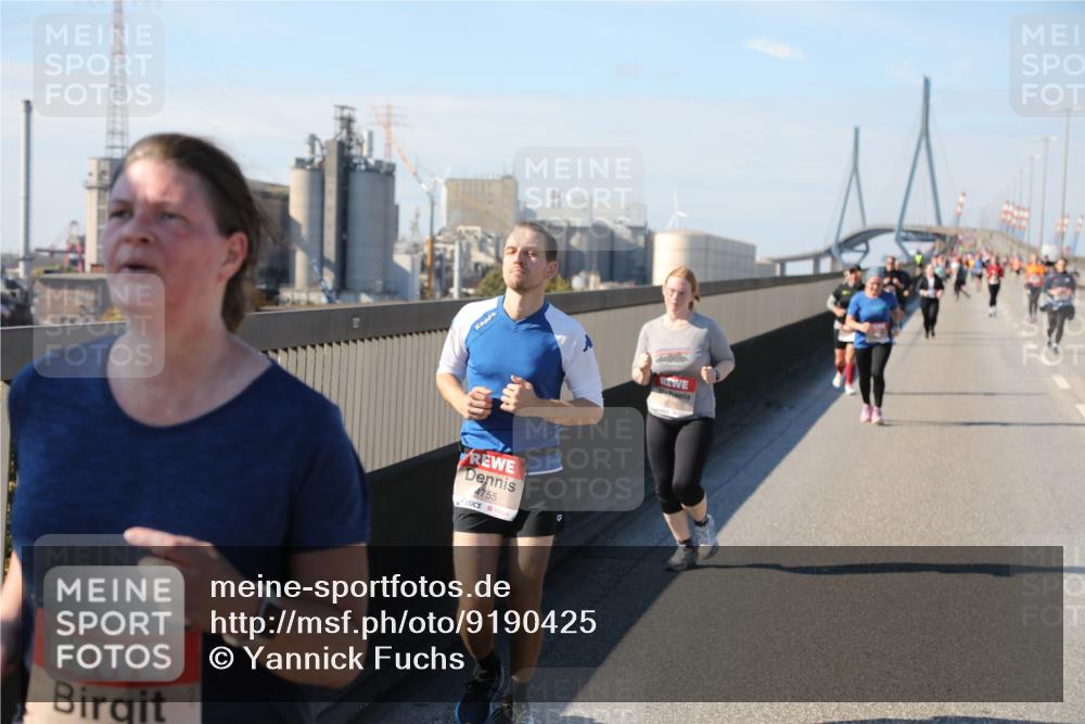 03.10.2025 - Köhlbrandbrückenlauf Yannick Fuchs http://msf.ph/oto/9190425 03.10.2025 12:10:20 Position 3 4755, 4775 meine-sportfotos.de