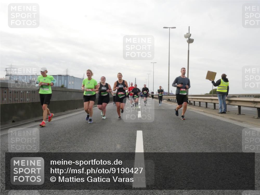 03.10.2025 - Köhlbrandbrückenlauf Matties Gatica Varas http://msf.ph/oto/9190427 03.10.2025 16:02:17 Position 3  meine-sportfotos.de