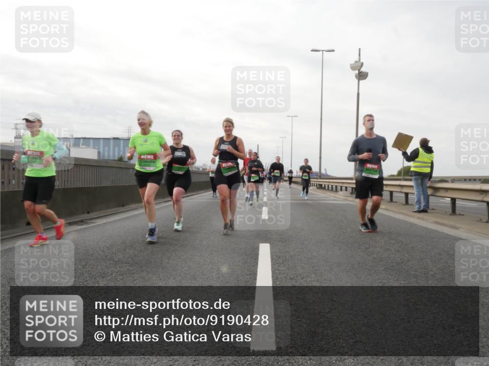 03.10.2025 - Köhlbrandbrückenlauf Matties Gatica Varas http://msf.ph/oto/9190428 03.10.2025 16:02:18 Position 3  meine-sportfotos.de