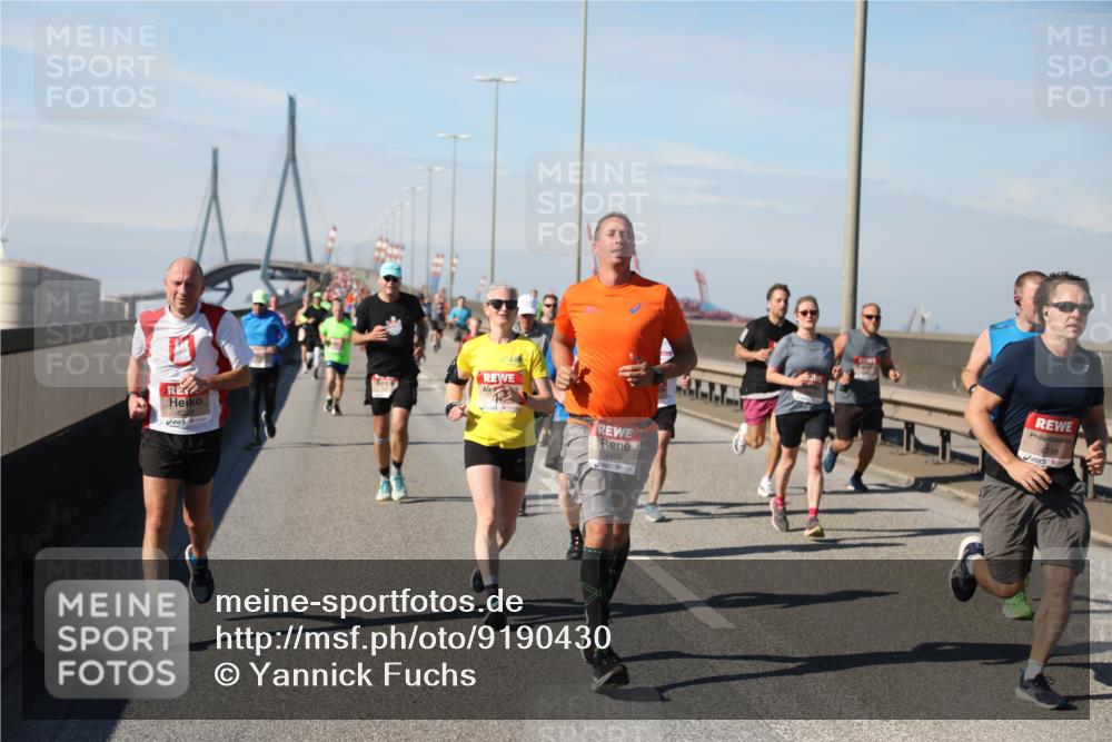 03.10.2025 - Köhlbrandbrückenlauf Yannick Fuchs http://msf.ph/oto/9190430 03.10.2025 11:50:34 Position 3 6232, 4403, 4738 meine-sportfotos.de
