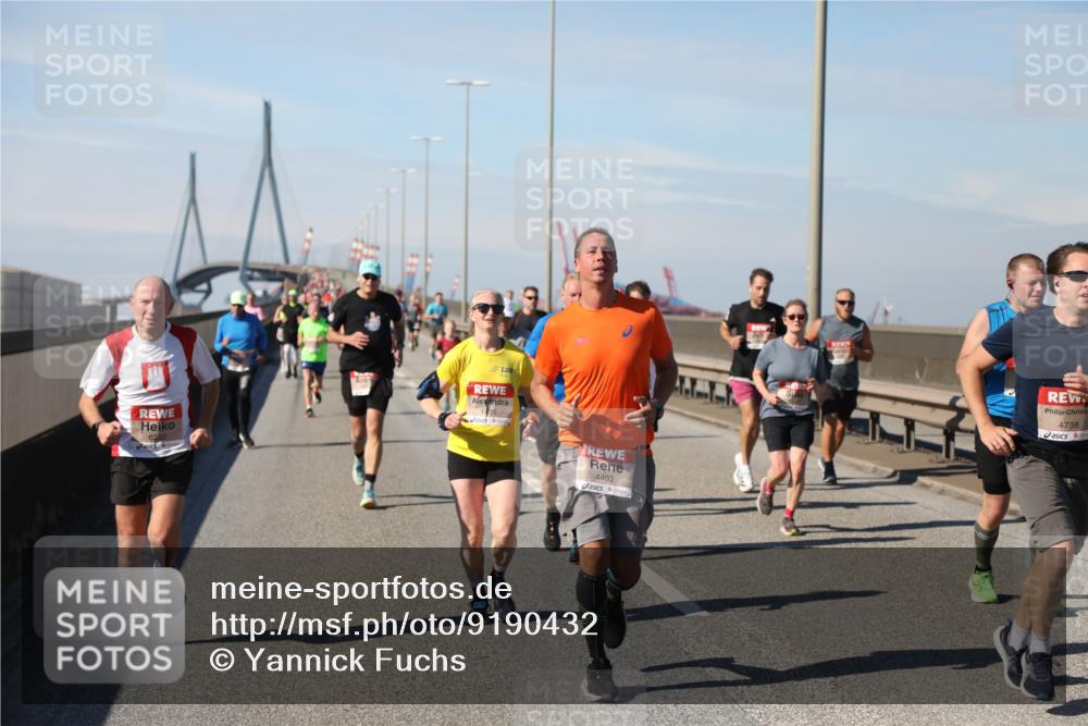 03.10.2025 - Köhlbrandbrückenlauf Yannick Fuchs http://msf.ph/oto/9190432 03.10.2025 11:50:34 Position 3 623, 4403, 4738 meine-sportfotos.de