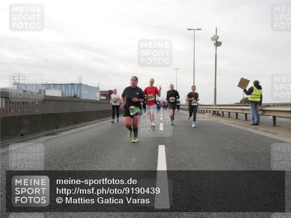 03.10.2025 - Köhlbrandbrückenlauf Matties Gatica Varas http://msf.ph/oto/9190439 03.10.2025 16:02:20 Position 3  meine-sportfotos.de
