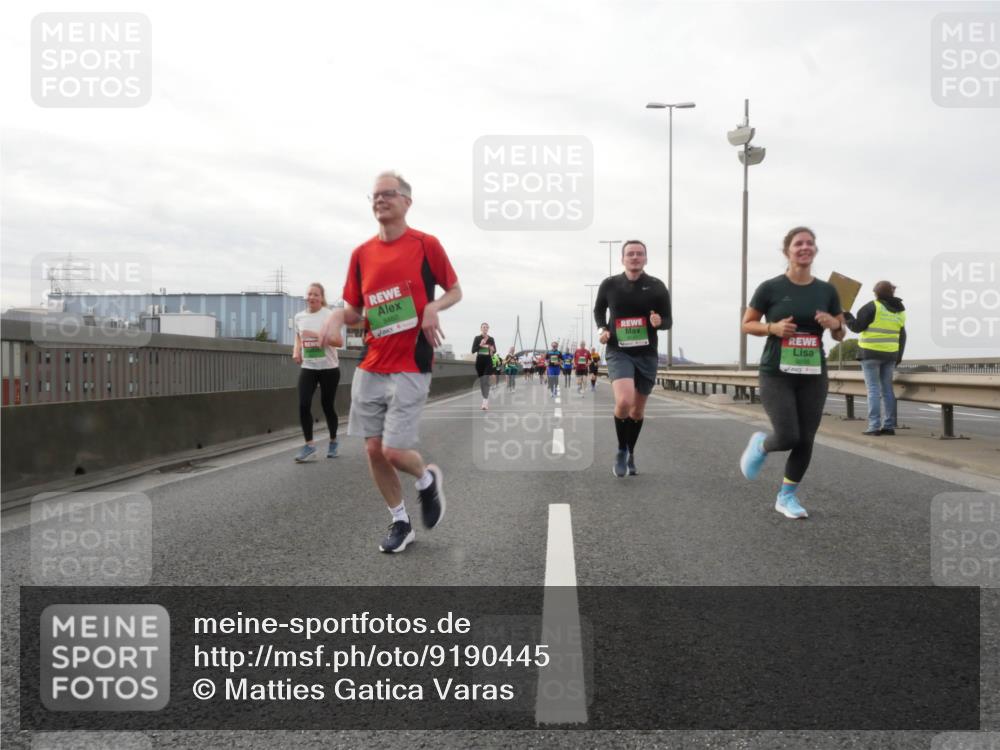 03.10.2025 - Köhlbrandbrückenlauf Matties Gatica Varas http://msf.ph/oto/9190445 03.10.2025 16:02:21 Position 3 8460 meine-sportfotos.de