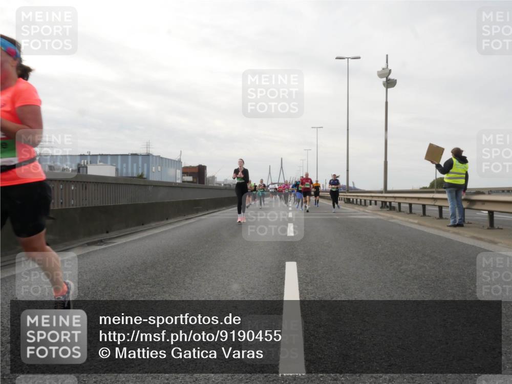 03.10.2025 - Köhlbrandbrückenlauf Matties Gatica Varas http://msf.ph/oto/9190455 03.10.2025 16:02:23 Position 3  meine-sportfotos.de