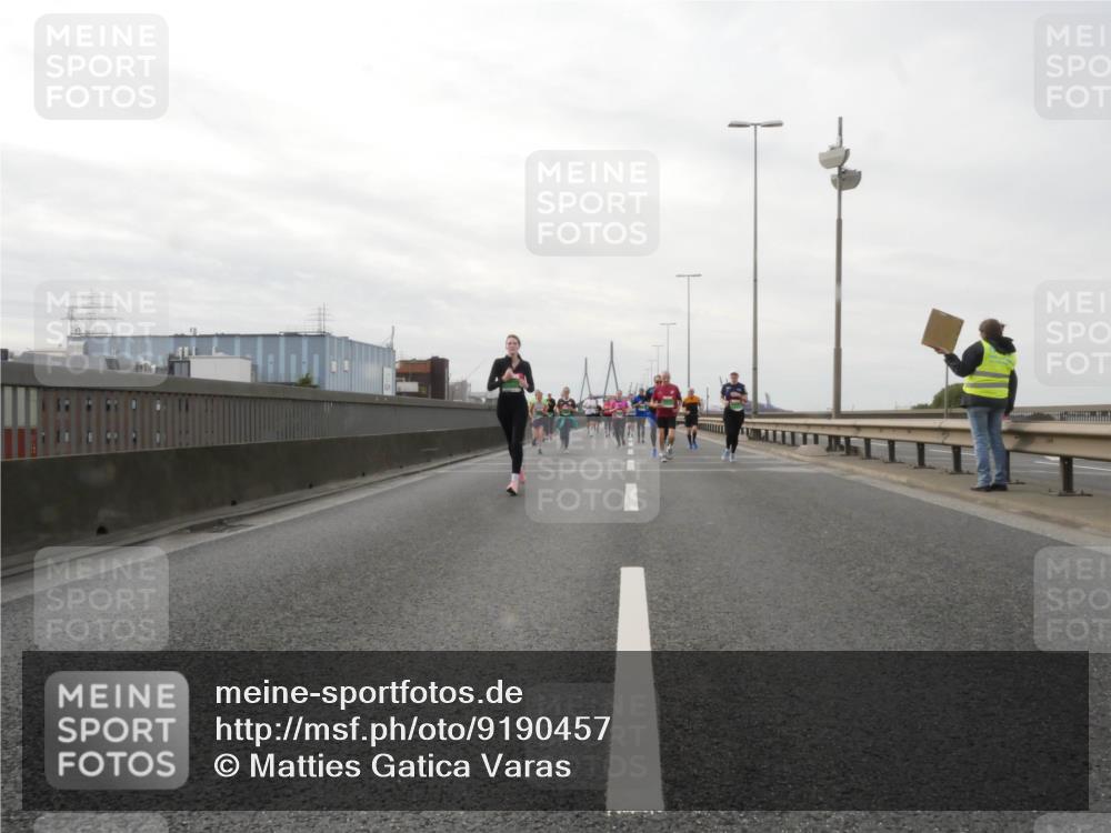 03.10.2025 - Köhlbrandbrückenlauf Matties Gatica Varas http://msf.ph/oto/9190457 03.10.2025 16:02:23 Position 3  meine-sportfotos.de