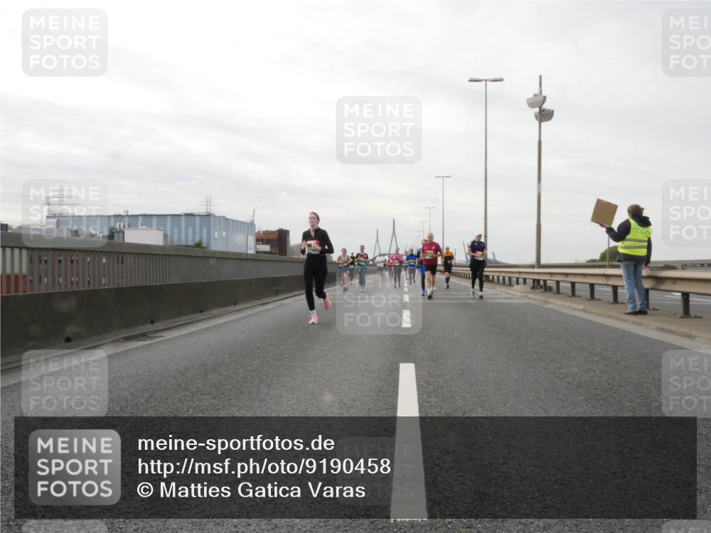 03.10.2025 - Köhlbrandbrückenlauf Matties Gatica Varas http://msf.ph/oto/9190458 03.10.2025 16:02:24 Position 3  meine-sportfotos.de