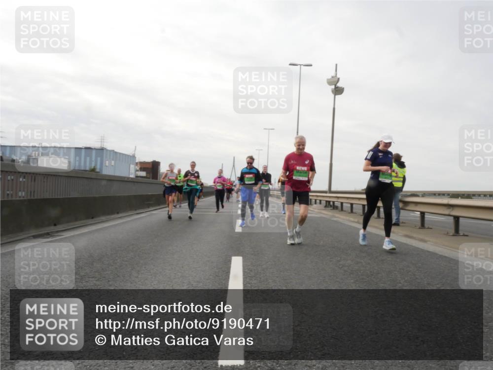 03.10.2025 - Köhlbrandbrückenlauf Matties Gatica Varas http://msf.ph/oto/9190471 03.10.2025 16:02:27 Position 3  meine-sportfotos.de