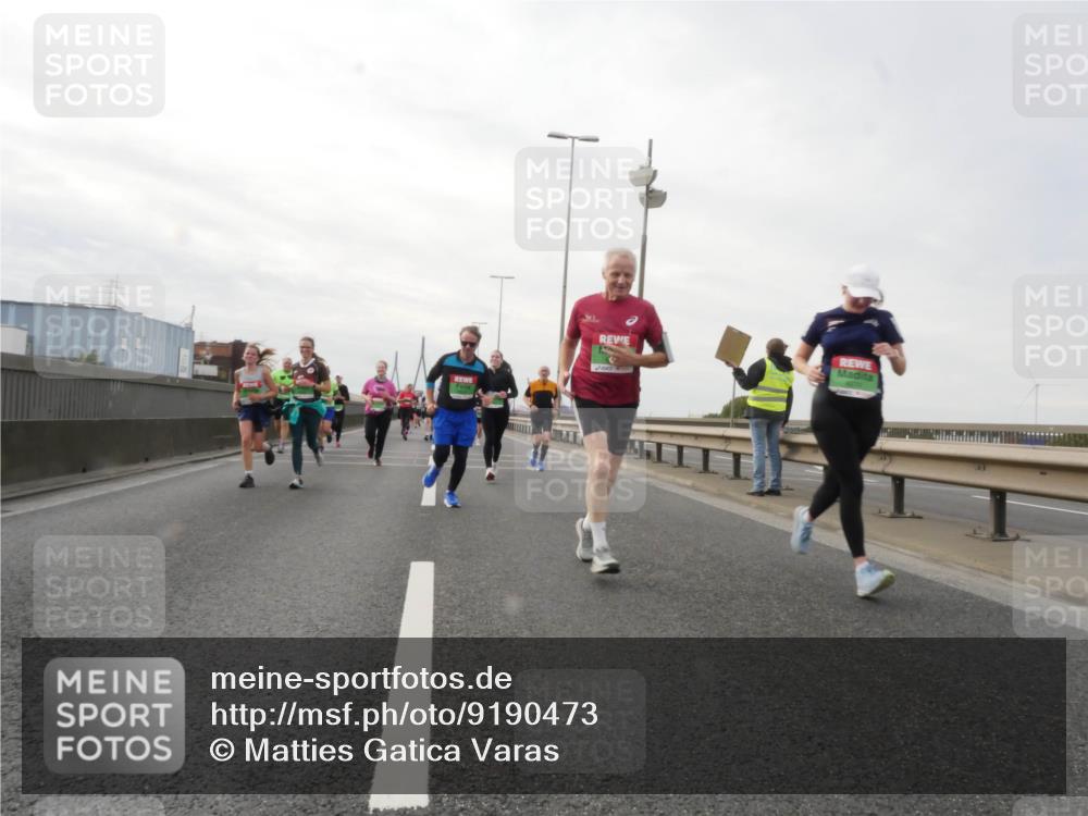 03.10.2025 - Köhlbrandbrückenlauf Matties Gatica Varas http://msf.ph/oto/9190473 03.10.2025 16:02:27 Position 3  meine-sportfotos.de